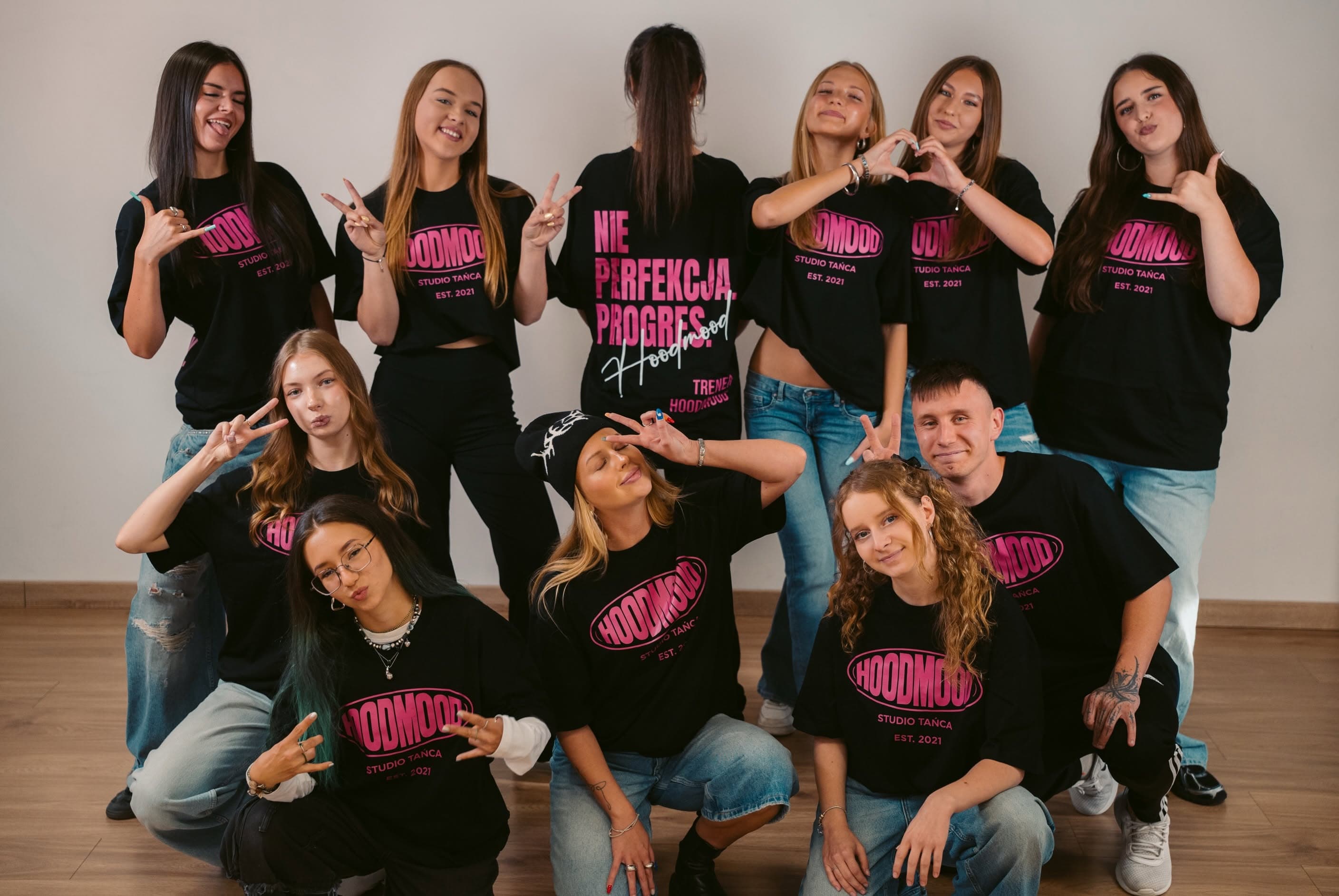 Ekipa Hoodmood na wspólnym zdjęciu