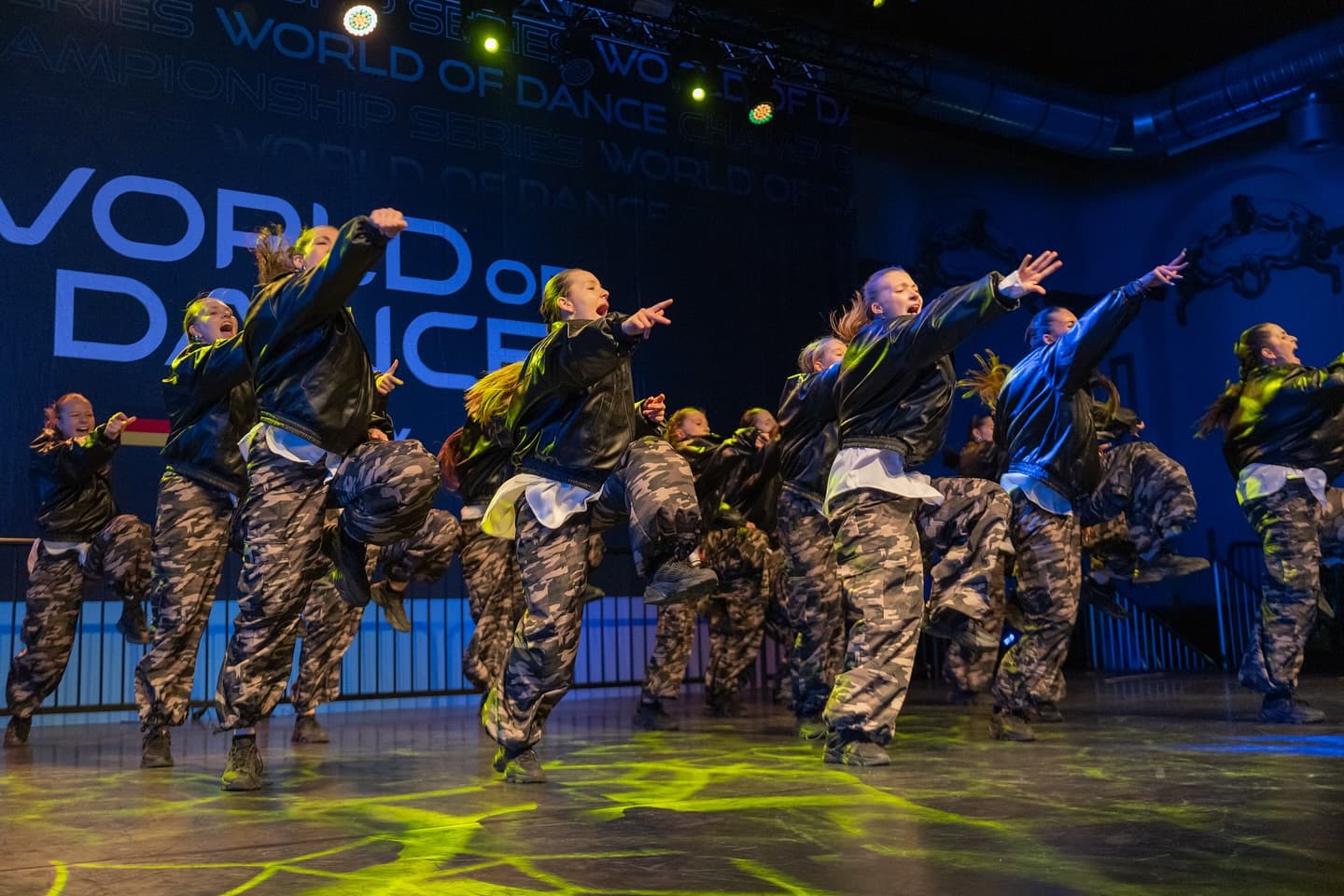 Mloda ekipa wraca na sale z nowa choreografia i ogromna dawka pewnosci siebie.